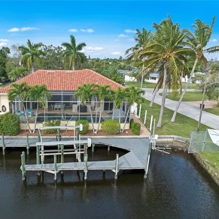 Image 1 - 1691 Inlet Drive, Waterway Estates, Lee County, FL 33903, USA - House for sale