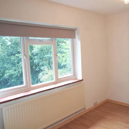 Image 3 - Highwood Crescent, High Wycombe, HP12 4NA, United Kingdom - Apartment for rent
