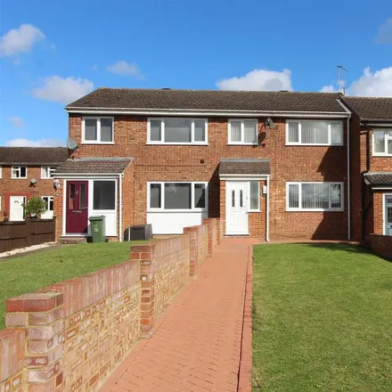 Rent this 3 bed townhouse on Berwick Drive in Bletchley, MK3 7NB