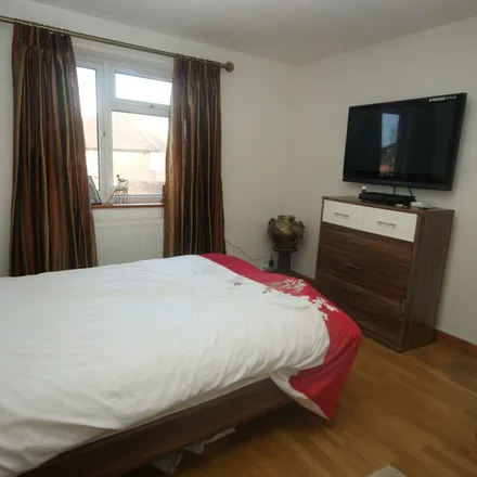 Image 9 - Eastern Avenue, London, HA5 1NR, United Kingdom - Apartment for rent
