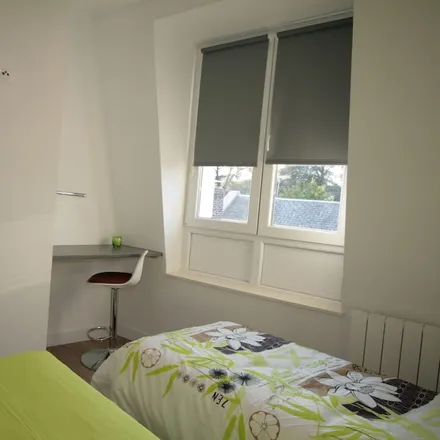 Image 7 - 02100 Saint-Quentin, France - Apartment for rent