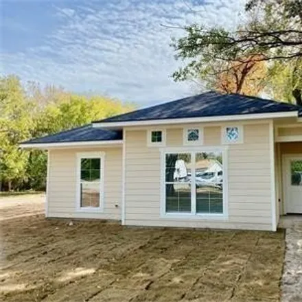 Rent this 4 bed house on North Washington Street in Corsicana, TX 75110