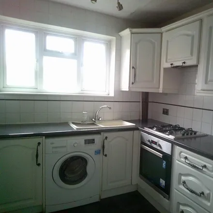 Image 2 - Easedale Drive, London, RM12 5HS, United Kingdom - Apartment for rent