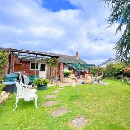 Image 5 - Clive Road, Highcliffe-on-Sea, BH23 4NY, United Kingdom - House for sale