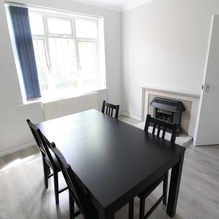 Rent this 2 bed duplex on Holdings Road in Sheffield, S2 2NG