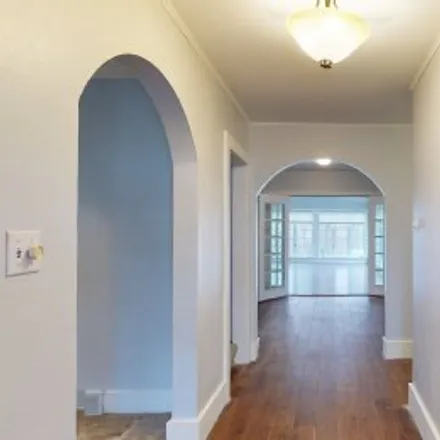 Buy this 3 bed apartment on 926 Lincoln Avenue
