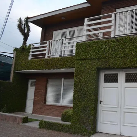 Buy this 5 bed house on Avenida Eva Perón 1317 in Partido de Lomas de Zamora, 1834 Temperley
