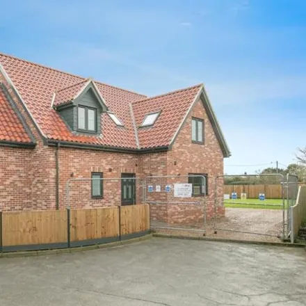 Buy this 4 bed house on Meadowlands in Kirton, IP10 0PP