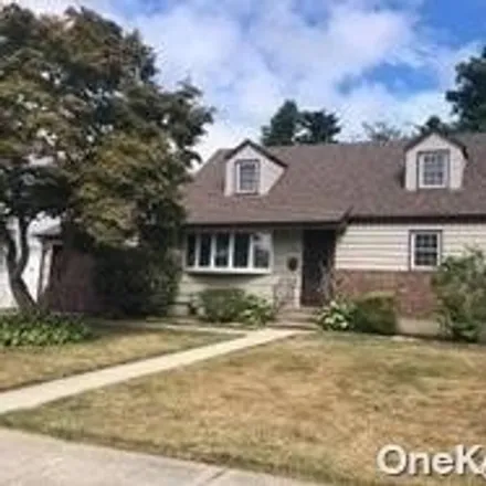 Rent this 4 bed house on 275 Grand Boulevard in Village of Massapequa Park, NY 11762