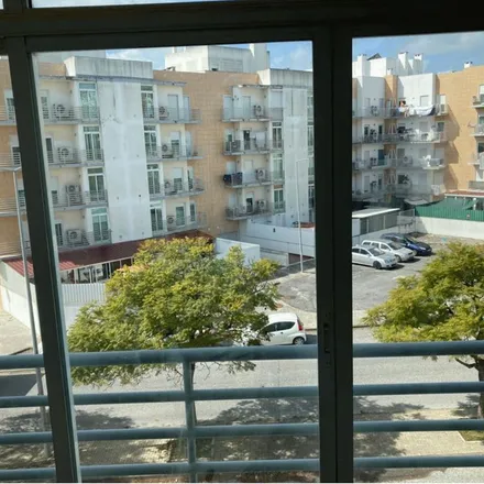 Rent this 3 bed apartment on unnamed road in 2625-667 Vialonga, Portugal