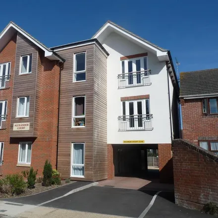 Rent this 2 bed apartment on Beaconsfield Road in Littlehampton, BN17 6LW