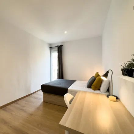 Rent this 4 bed room on Avinguda del Paral·lel in 54-58, 08001 Barcelona