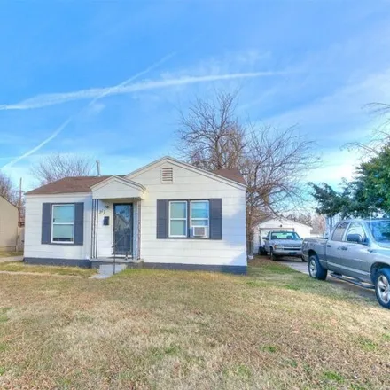 Buy this 2 bed house on 417 East Jacobs Drive in Midwest City, OK 73110