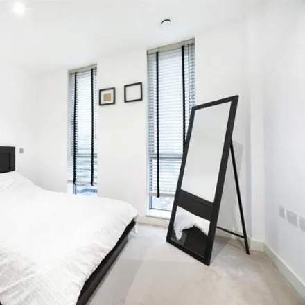Image 6 - Pan Peninsula, Pan Peninsula Square, Canary Wharf, London, E14 9SL, United Kingdom - Room for rent