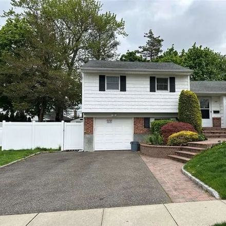 Buy this 3 bed house on 39 Colony Lane in Syosset, NY 11791