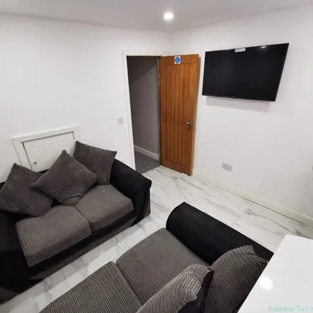 Rent this 6 bed apartment on 50 North Road in Selly Oak, B29 6AW