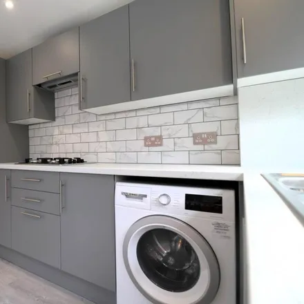 Image 3 - Stanley Road, London, N15 3HB, United Kingdom - House for rent