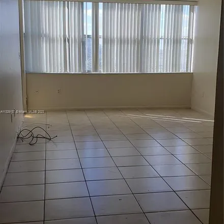 Image 4 - Northeast 185th Street @ Northeast 13th Avenue, Miami Gardens Drive, Miami-Dade County, FL 33179, USA - Apartment for rent