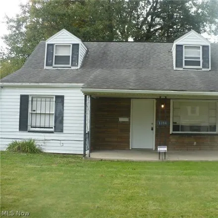 Rent this 3 bed house on 3382 Tangent Street in Youngstown, OH 44502