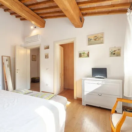 Rent this 3 bed house on Strada di Grande Comunicazione Firenze-Pisa-Livorno in 56025 Pontedera PI, Italy