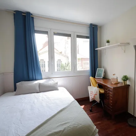 Rent this 5 bed room on Carrer de Balmes in 79 B, 08001 Barcelona