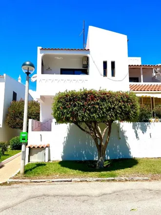 Rent this 2 bed apartment on Rua Fundeira in 8700-201 Moncarapacho e Fuseta, Portugal