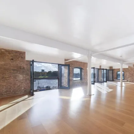 Rent this 3 bed apartment on St John's Wharf in 104-106 Wapping High Street, London
