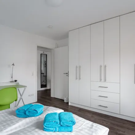 Rent this 3 bed apartment on Knochenhauerstraße 21 in 30159 Hanover, Germany