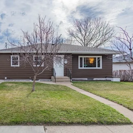 Buy this 4 bed house on 800 1st Avenue Northeast in Mandan, ND 58554