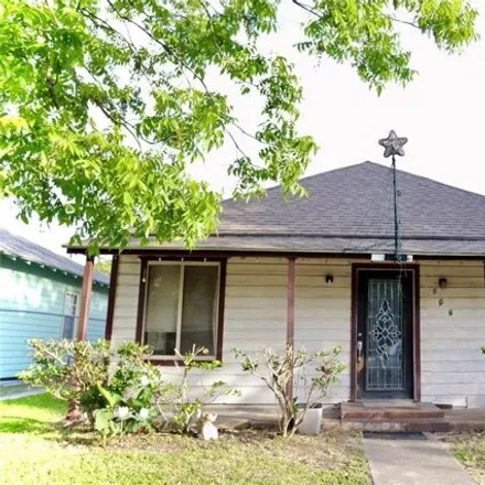 Buy this 4 bed house on 106 Hanover St in Houston, Texas