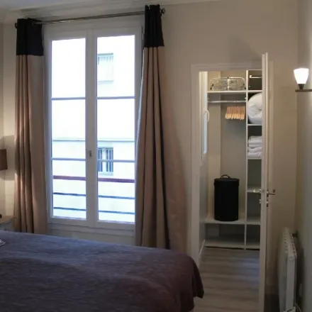 Image 4 - 29 Rue du Champ de Mars, 75007 Paris, France - Apartment for rent