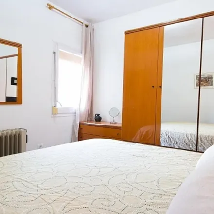 Image 4 - Carrer de Còrsega, 670, 08037 Barcelona, Spain - Apartment for rent