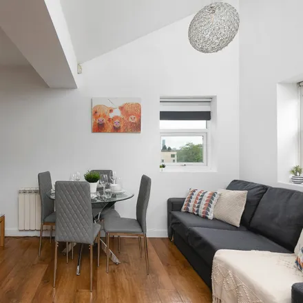 Rent this 3 bed apartment on Telford Road in London, W10 5SH