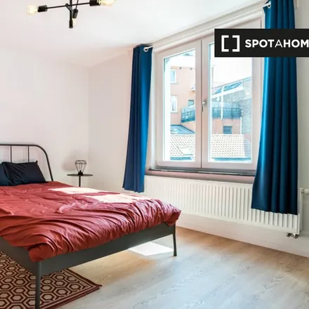 Rent this 7 bed room on Chaussée d'Ixelles - Elsense Steenweg 181 in 1050 Ixelles - Elsene, Belgium