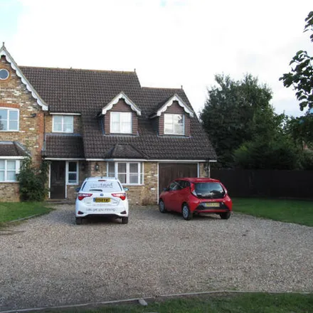 Rent this 7 bed house on Lacewood Gardens in Reading, RG2 8JA