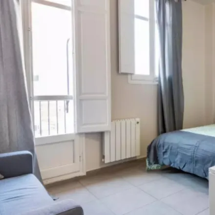 Rent this 5 bed room on Carrer de l'Almirall Cadarso in 32, 46005 Valencia