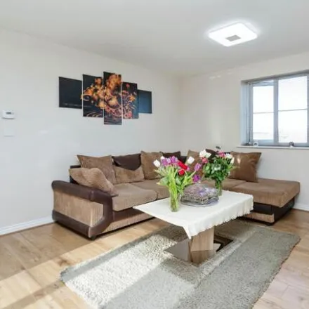Image 5 - Galapagos Grove, Bletchley, MK3 5RP, United Kingdom - Apartment for sale