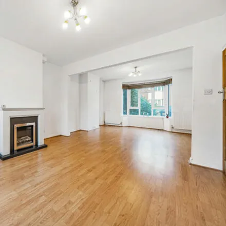 Image 2 - Saint Andrews Road, London, W3 7NF, United Kingdom - Townhouse for sale