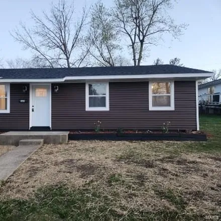 Buy this 3 bed house on 320 Jones St in Sullivan, Missouri