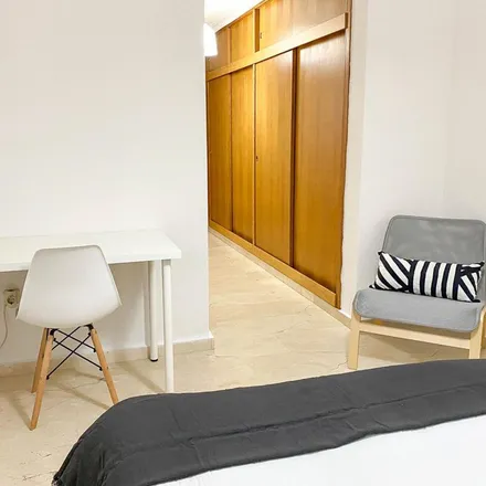 Rent this 4 bed apartment on calle Rosalía de Castro in 2, 03010 Alicante