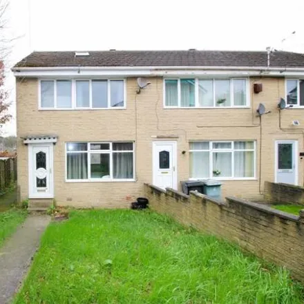 Buy this 3 bed townhouse on Ing Field in Cleckheaton, BD12 7EF