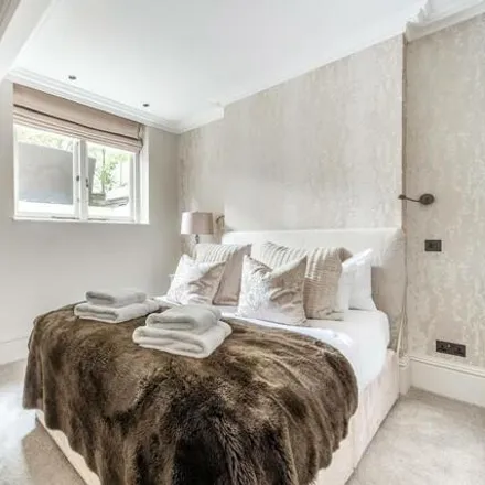 Image 9 - Nevern Mansions, 44 Warwick Road, London, SW5 9UB, United Kingdom - Apartment for sale