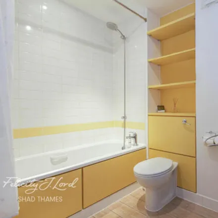 Image 7 - Butlers and Colonial Wharf, Shad Thames, London, SE1 2YP, United Kingdom - Apartment for sale