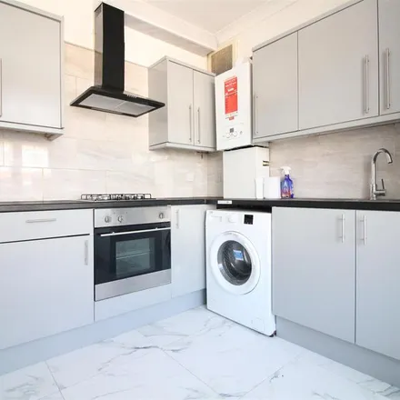 Rent this 2 bed apartment on Guru Granth Gurdwara in Villiers Road, London