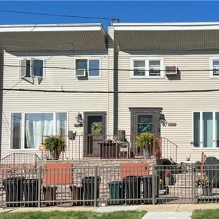 Buy this 3 bed house on 3271 Hatting Place in New York, NY 10465