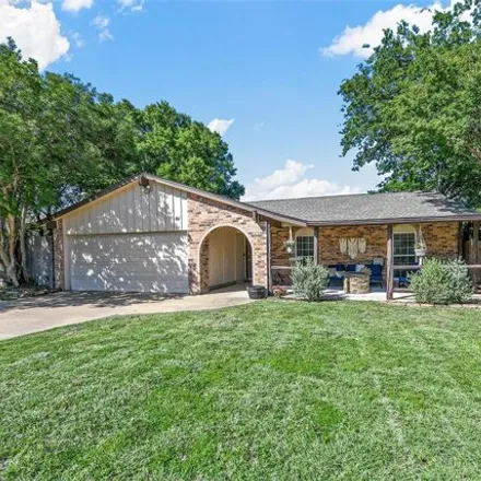 Buy this 3 bed house on 3511 Solano Ct in Arlington, Texas