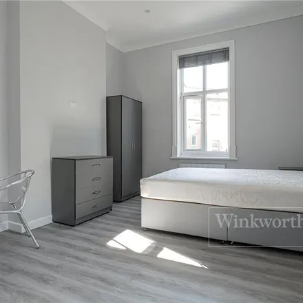 Rent this studio apartment on High Road in Willesden Green, London