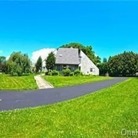 Image 2 - 8 Pheasant Run, Village of Scarsdale, NY 10583, USA - House for sale