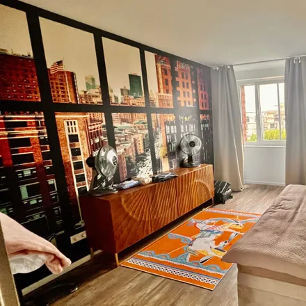 Rent this 4 bed apartment on Treffpunkt Kaskadenpark in Kaskadenpark 27, 22045 Hamburg