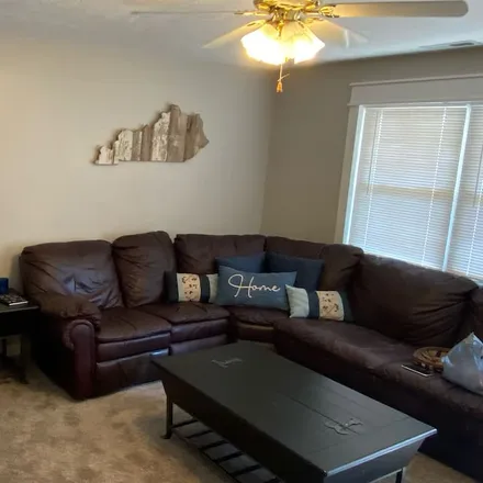 Rent this 3 bed apartment on Dry Ridge